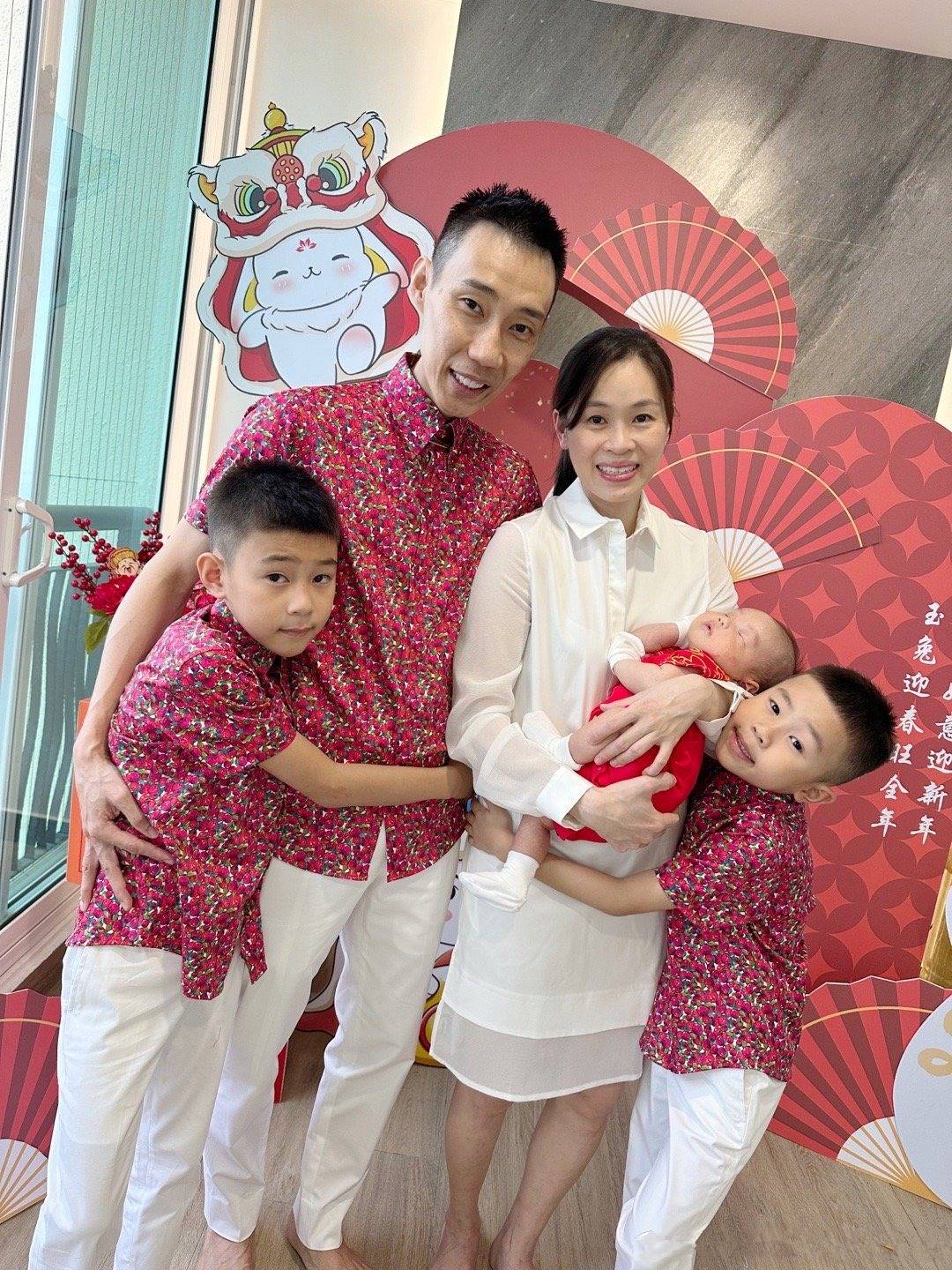 李宗伟与周杰伦合影,携全家5口拜年!