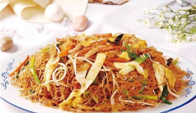 做炒米粉,不能煮水后就下锅炒,多做这一步,米粉不易断还不粘锅_肉丝