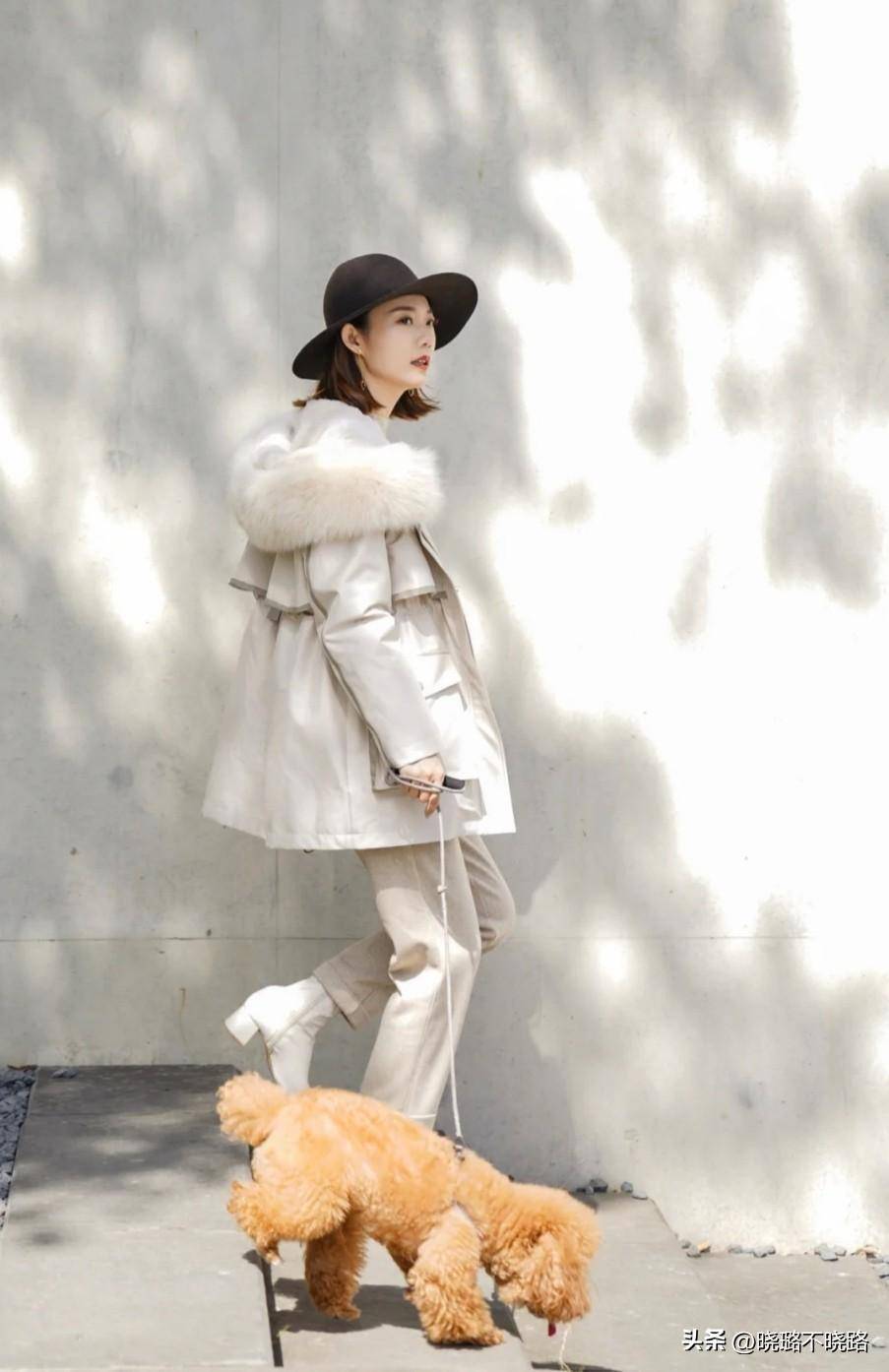 今年没有一件"派克服"可惜了,时髦还保暖,配裤子,裙子都好看_整体