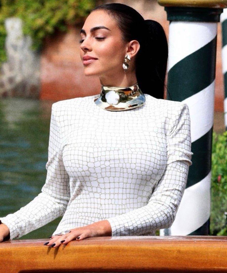 乔治娜:柜姐出身的毒贩之女,征服浪子c罗,如今珠光宝气好幸福_工作