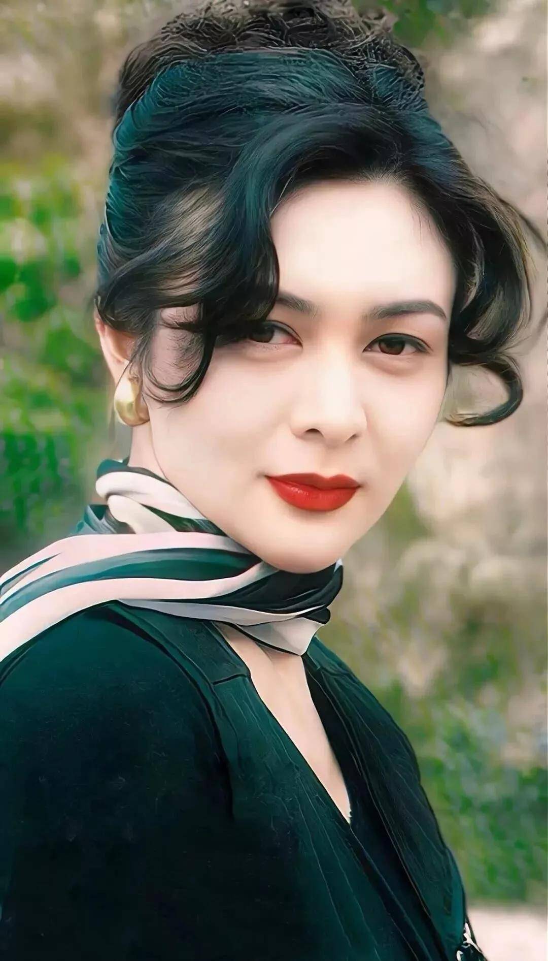 关之琳的洞,竟能容纳下两个高尔夫球_香港_交际圈_富豪