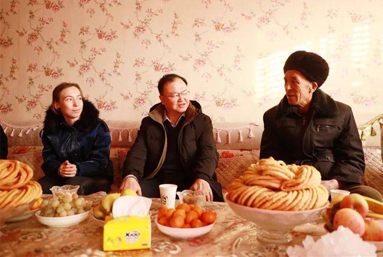 乌什县委书记颜画深入阿合雅镇走访看望结对亲戚_生活_家人_生产