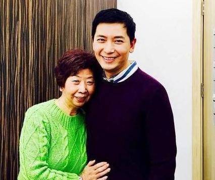 直到50岁,戴军依旧孜然一身,他不仅没有妻子,还要替哥哥还债务.