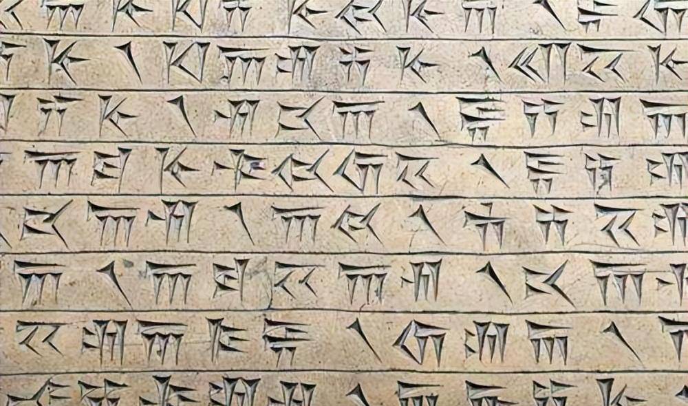 古埃及象形文字可以追溯到公元前3500年,最早它用鸟兽等的象形符号