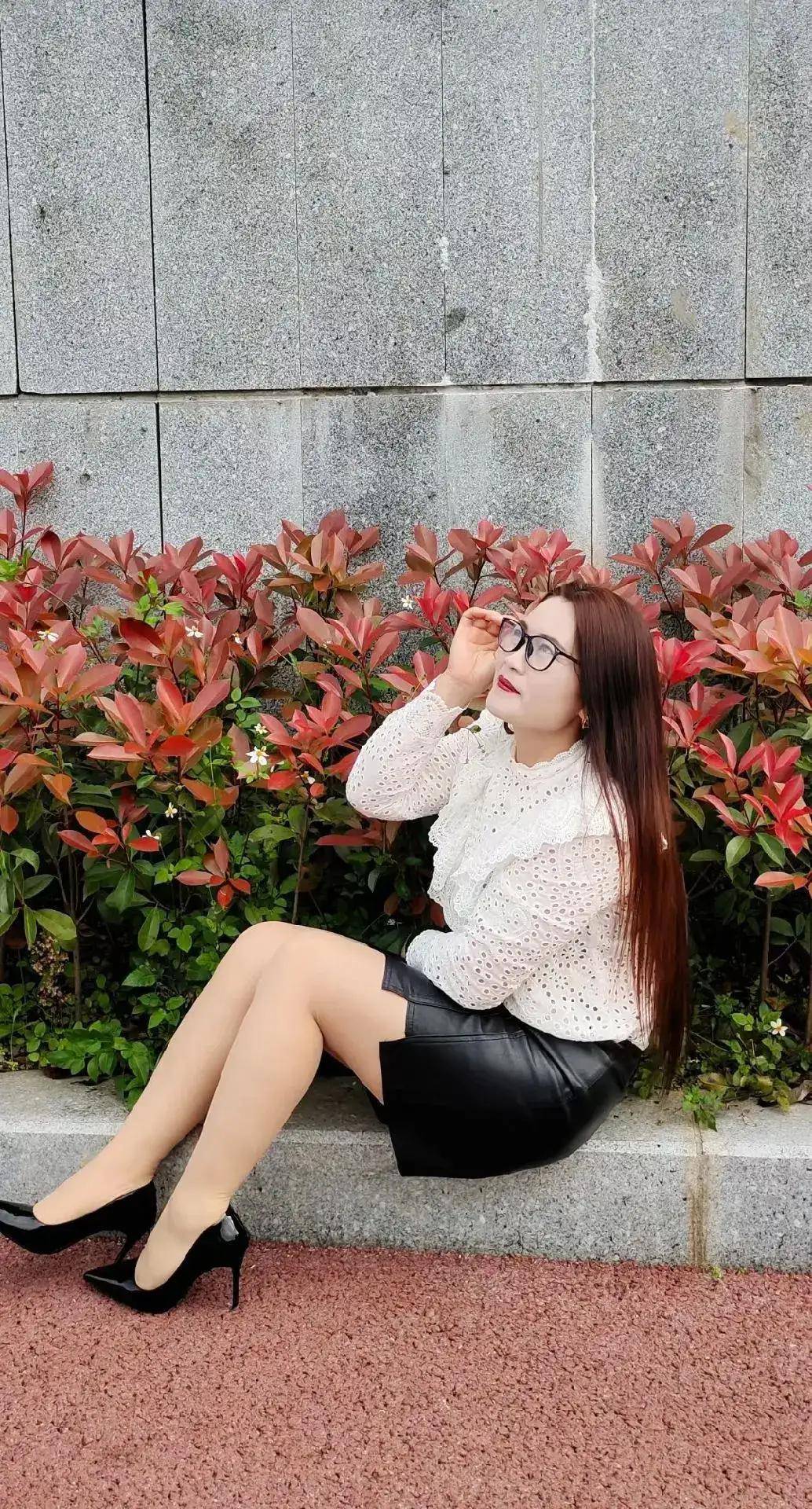 微胖身材的女教授,穿衣搭配引领时尚潮流_张慧丽_心态_白色