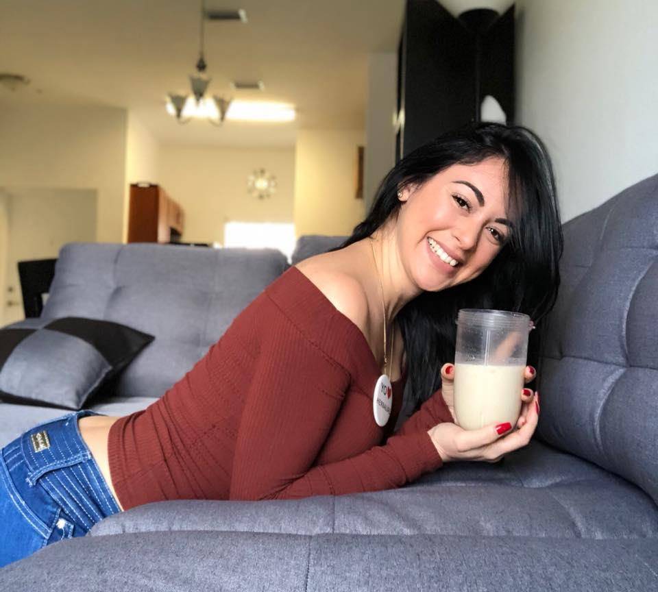 环球美女:古巴模特伊玛雷·乌洛亚,丰满的身材,时尚的穿搭!