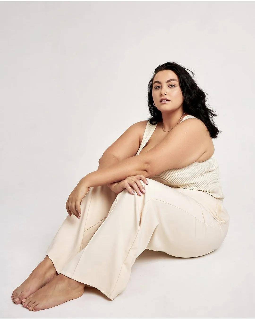 风情万种的美丽女人,大码模特:averica mile_澳大利亚_毕业_大学