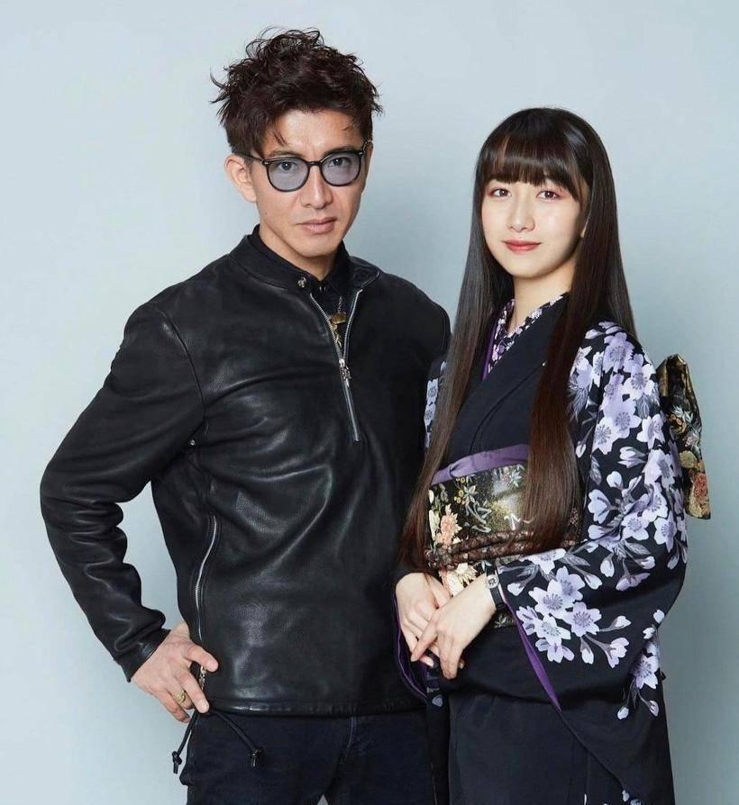 木村拓哉50岁,两个女儿与他合照庆生,小女儿婴儿时期照片曝光_留言