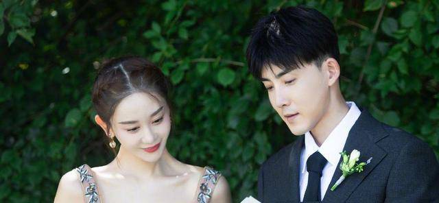 张檬主动分享中式婚礼照,曾因前男友嫌弃束手无措整容_金恩圣_张睿