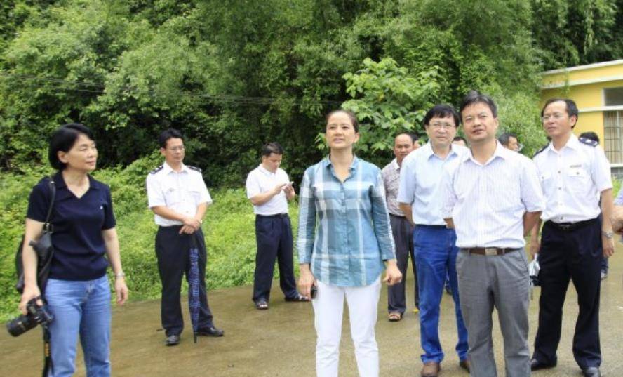 敛财1344万,为捞金给司机460万好处费_赵丽_大新县_覃伟