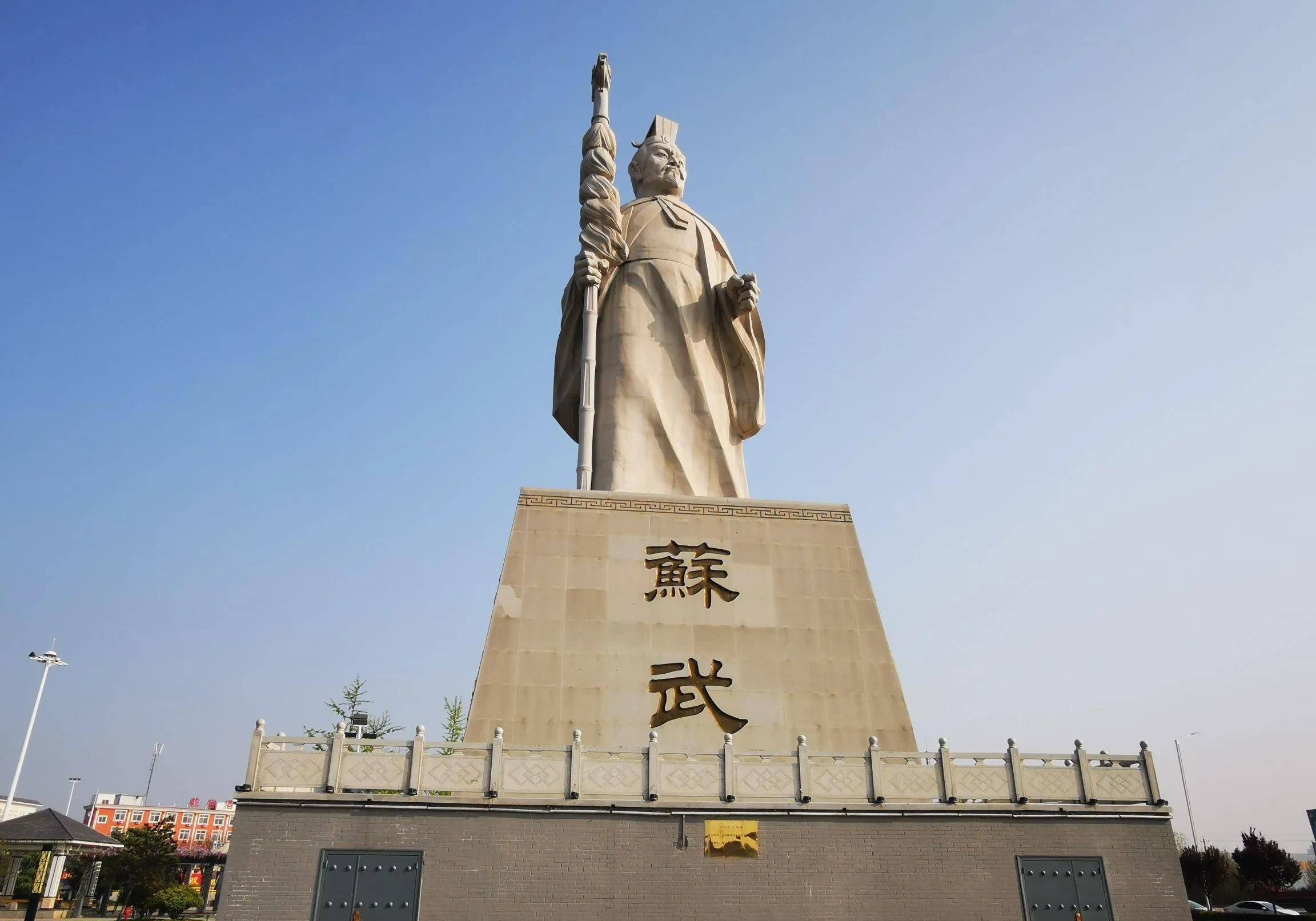 去武功除了品尝正宗旗花面外,还可以参观苏武纪念馆,游览姜嫄水乡和报