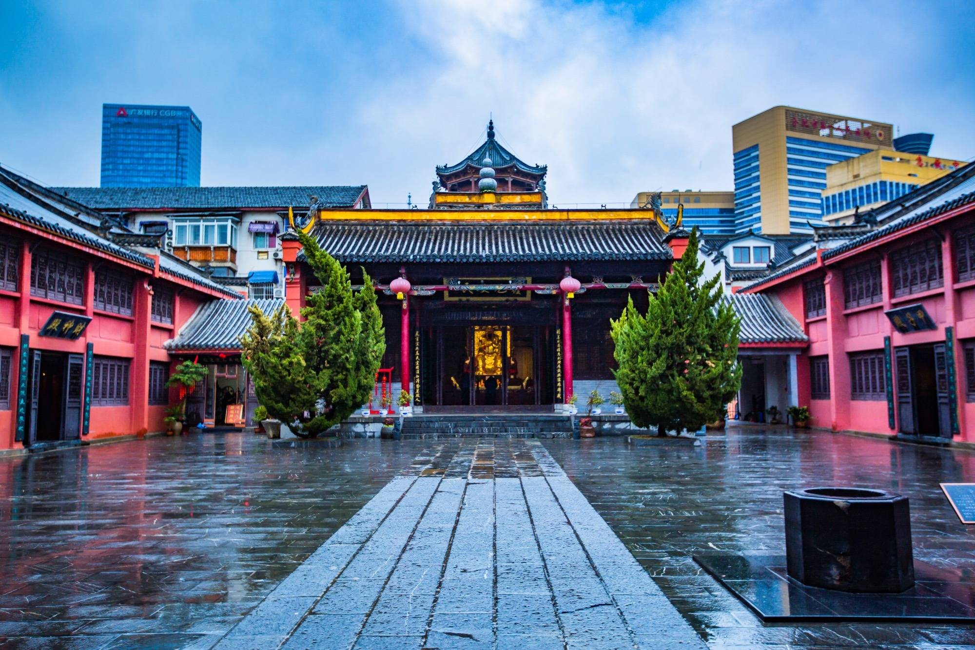 安徽合肥有一座庐州府城隍庙,古色古香,承载着千年庐州的历史