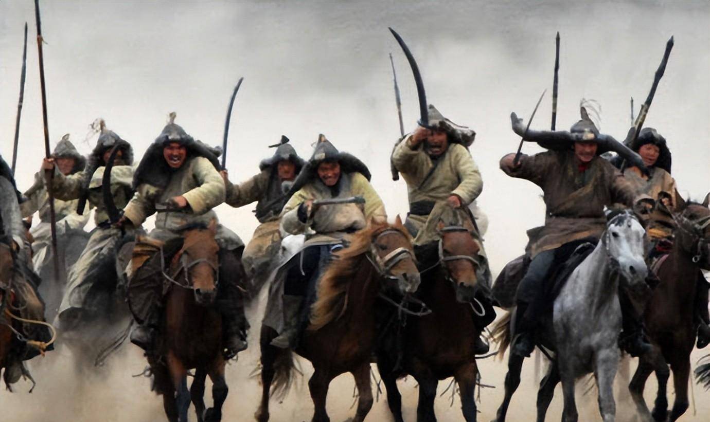 的武器和盔甲,除了弓箭外,蒙古的重骑兵每人会带着一支12英尺长的长矛