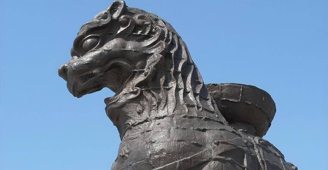 铁狮身长6.264米,体宽2.981米,通高5.