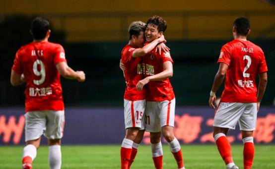 41岁郑智踢满全场,水平远超同期巨星西塞,仍是范志毅后国足最强_比赛