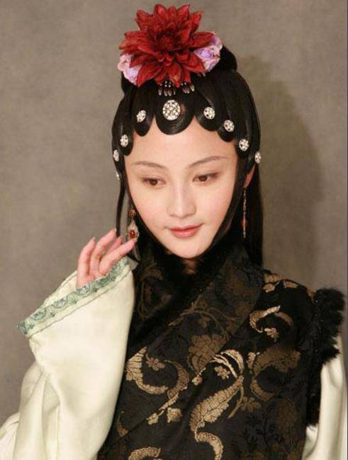 2008年姚笛参演了李少红版本《红楼梦》,在剧中饰演了王熙凤一角,可以