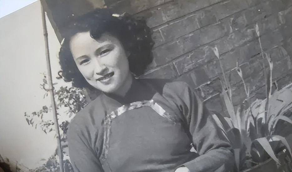 青楼出身却一嫁高富帅,二嫁姐弟恋,白兰花有什么魅力_盛升颐_因为