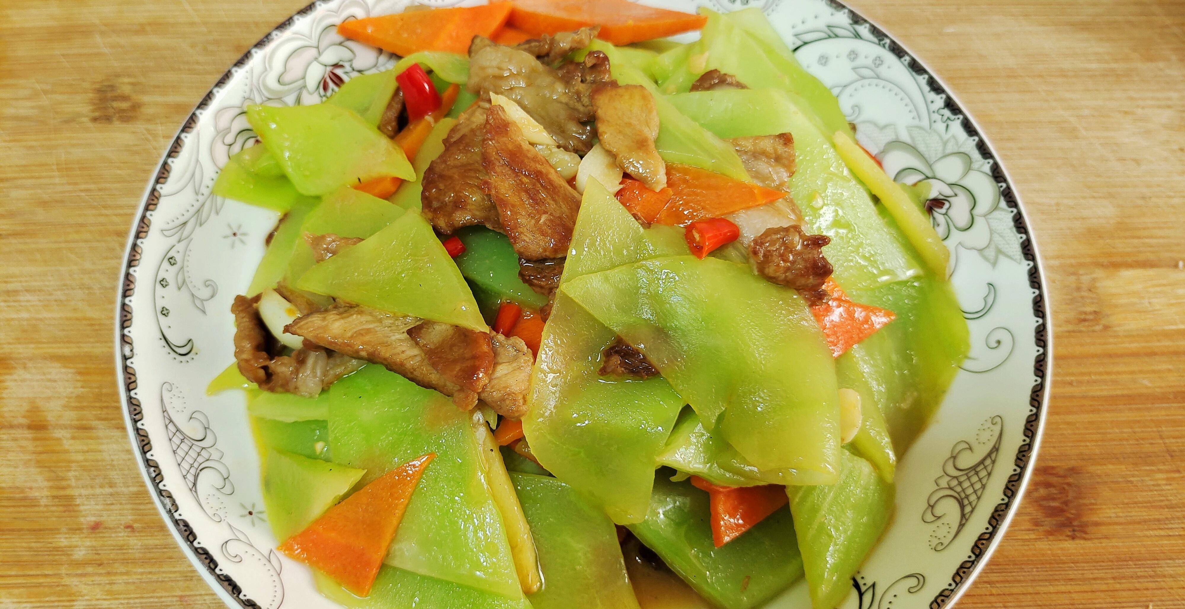 多多指教,以上就是今天为大家分享的春分时节美食"莴笋炒肉片"的做法