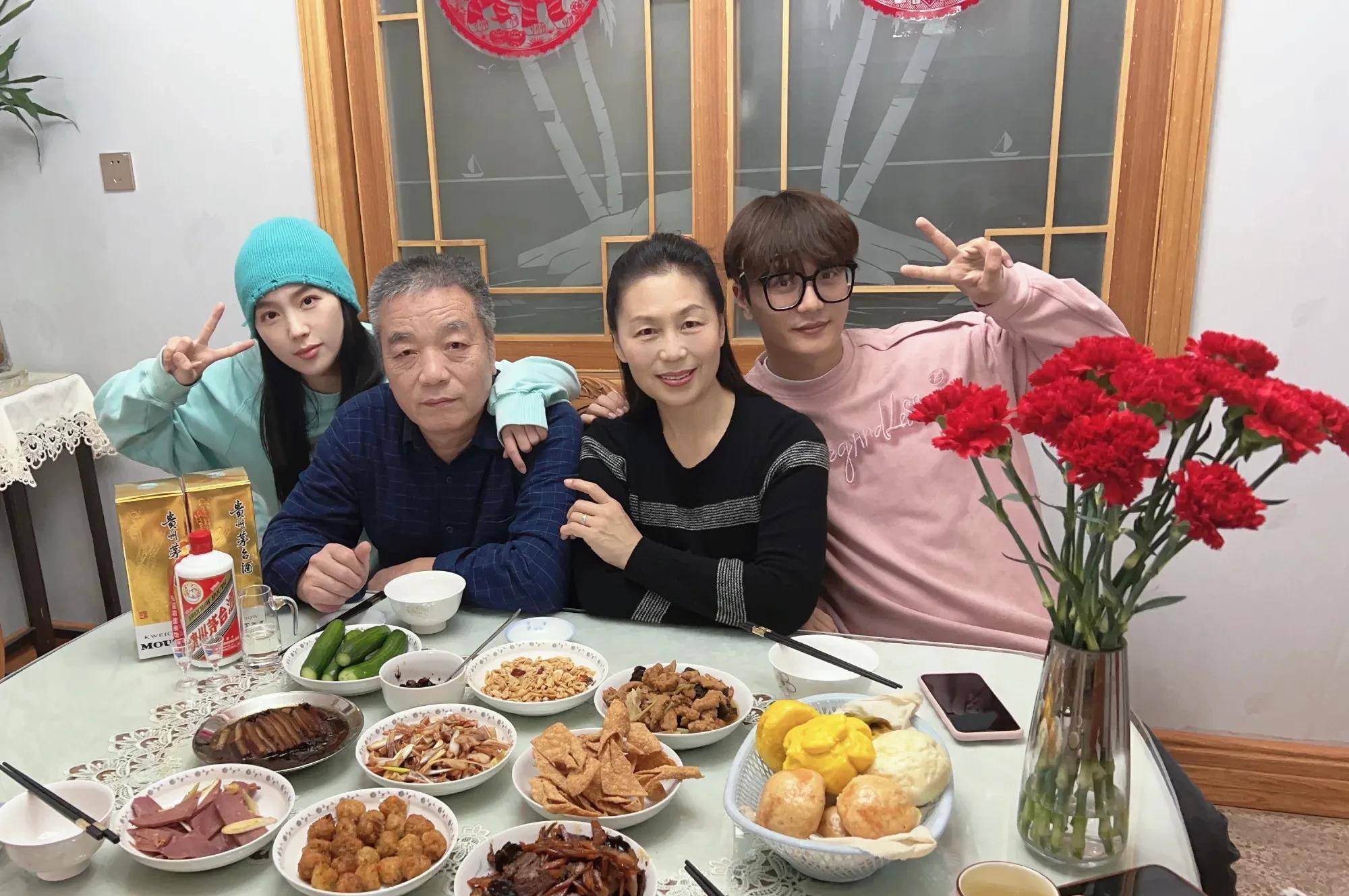 周雨彤:平平无奇干饭人看得出来这张照片是原相机输出,是没有任何滤镜