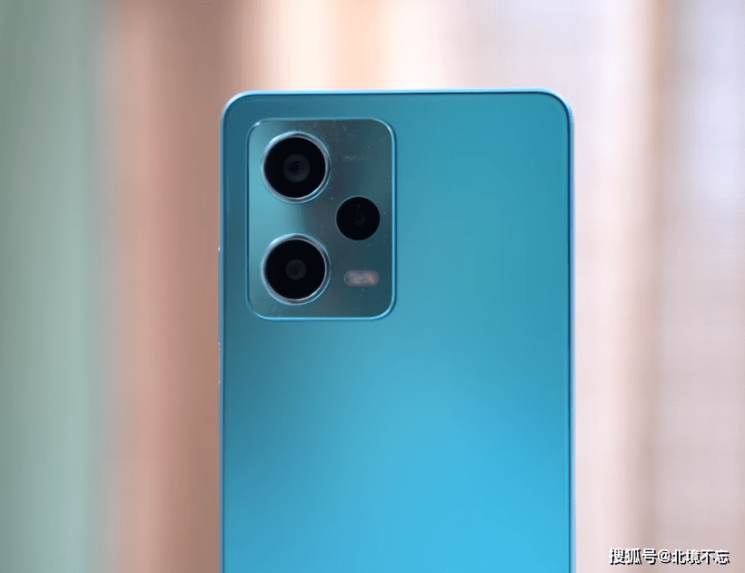 原创
            红米“不讲武德”，OIS防抖手机降到1739元，12GB+256GB+5000mAh3