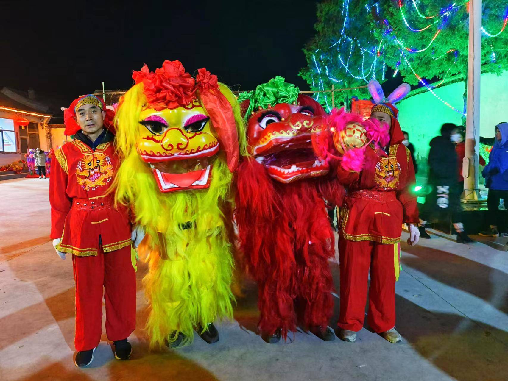 灵丘县下关乡岸底村每年正月初十都会舞龙舞狮扭秧歌闹红火,当地把