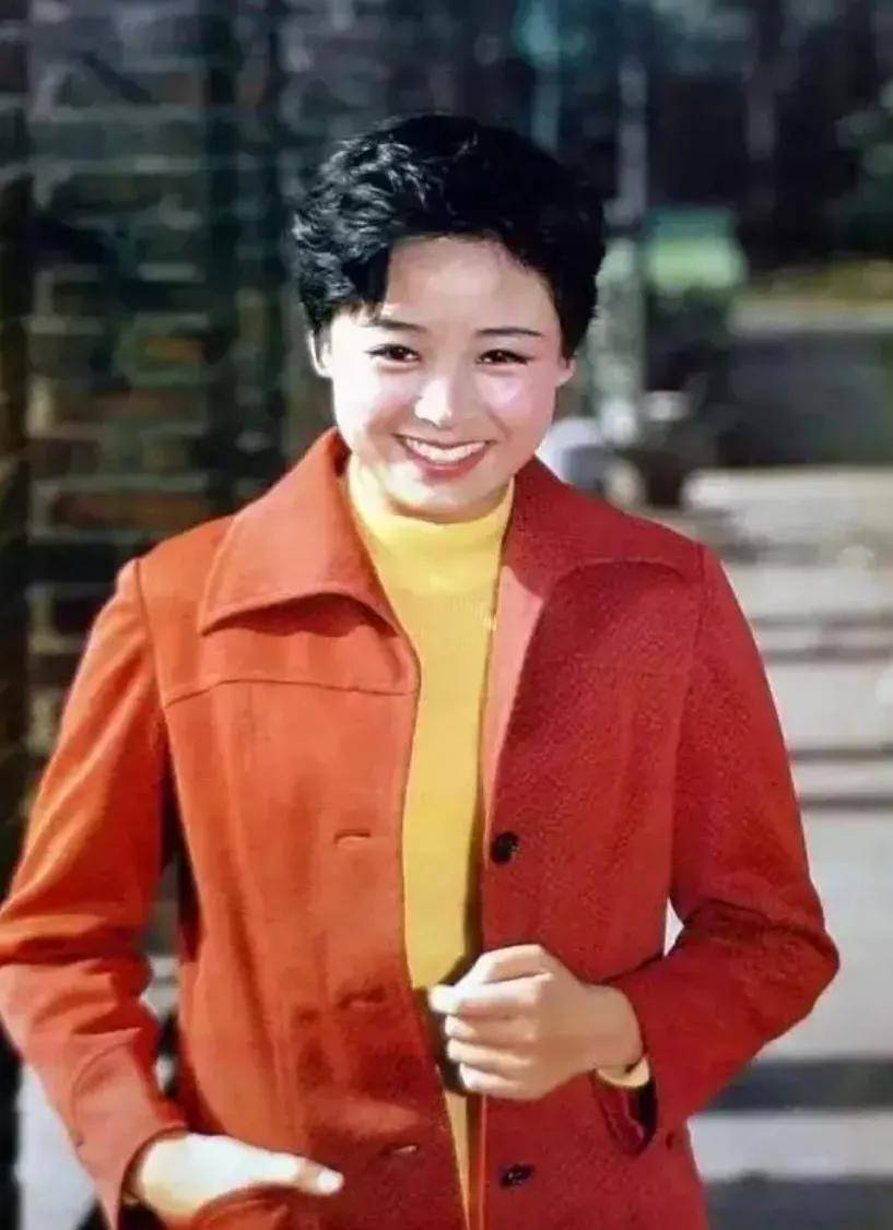80年代,红极一时的女明星张瑜,放在现在看,还是那么的让人心动_眼神