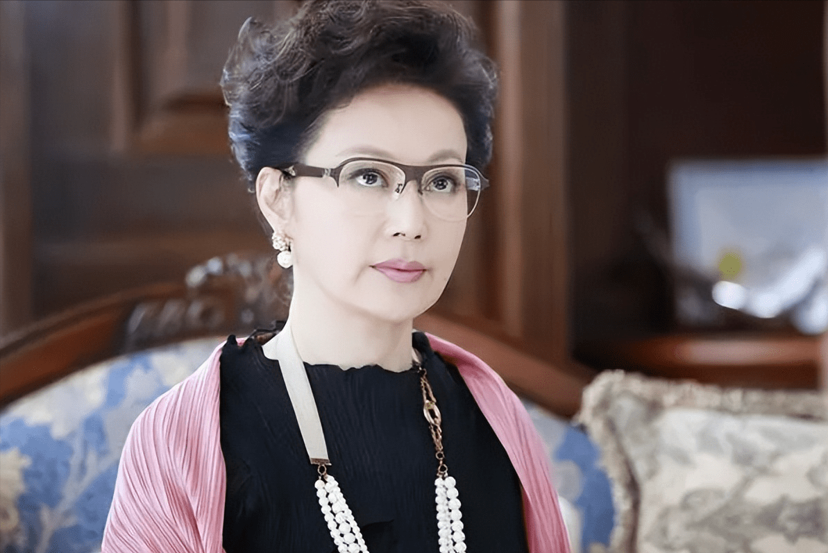 邬倩倩:挤走导演原配夫人,成功上位后却没坐稳,67岁了还是单身_吴倩倩