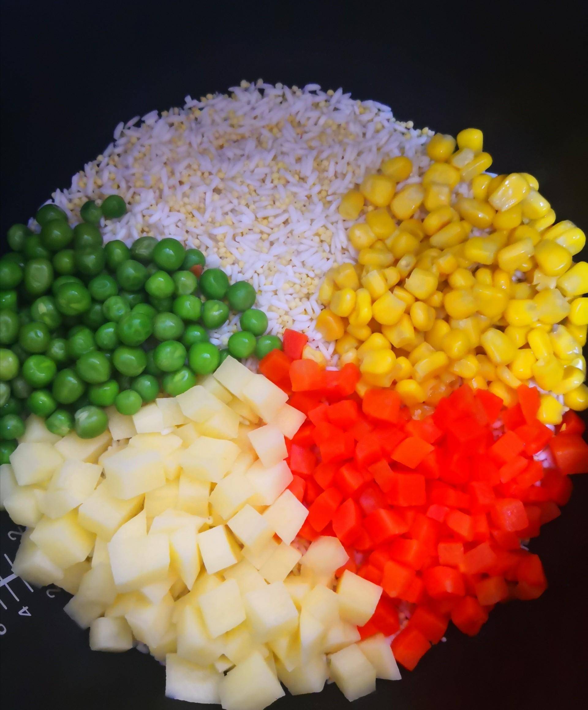 营养早餐第210期,五彩拌饭,肉菜饭都有,挑食的小朋友都爱吃_腊肠_食材