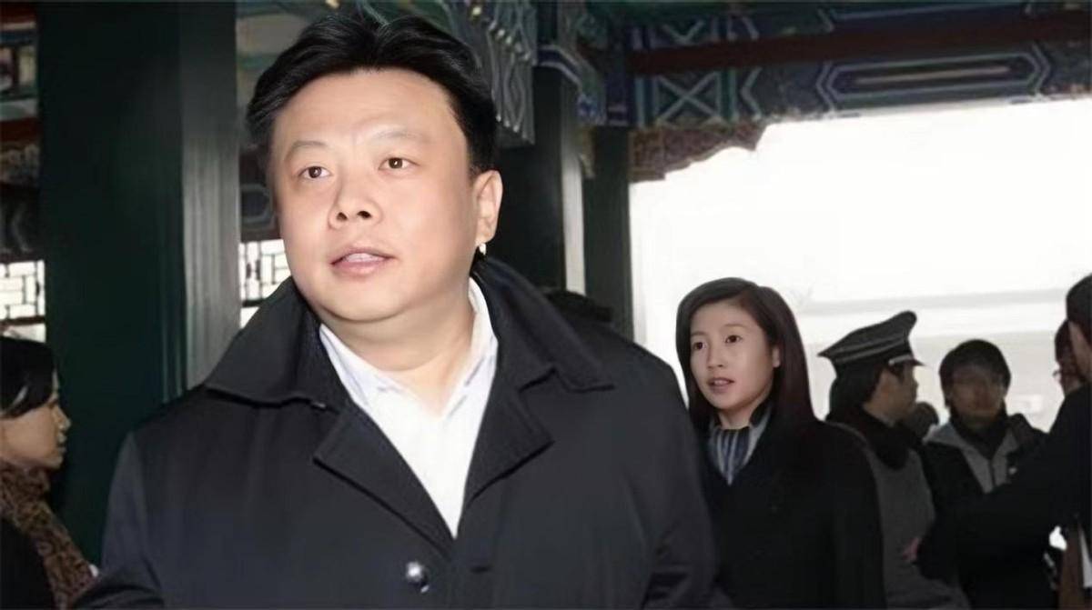 主持人春妮:坚持丁克17年,二婚嫁给刚强,如今一家三口幸福甜蜜_蒋虎