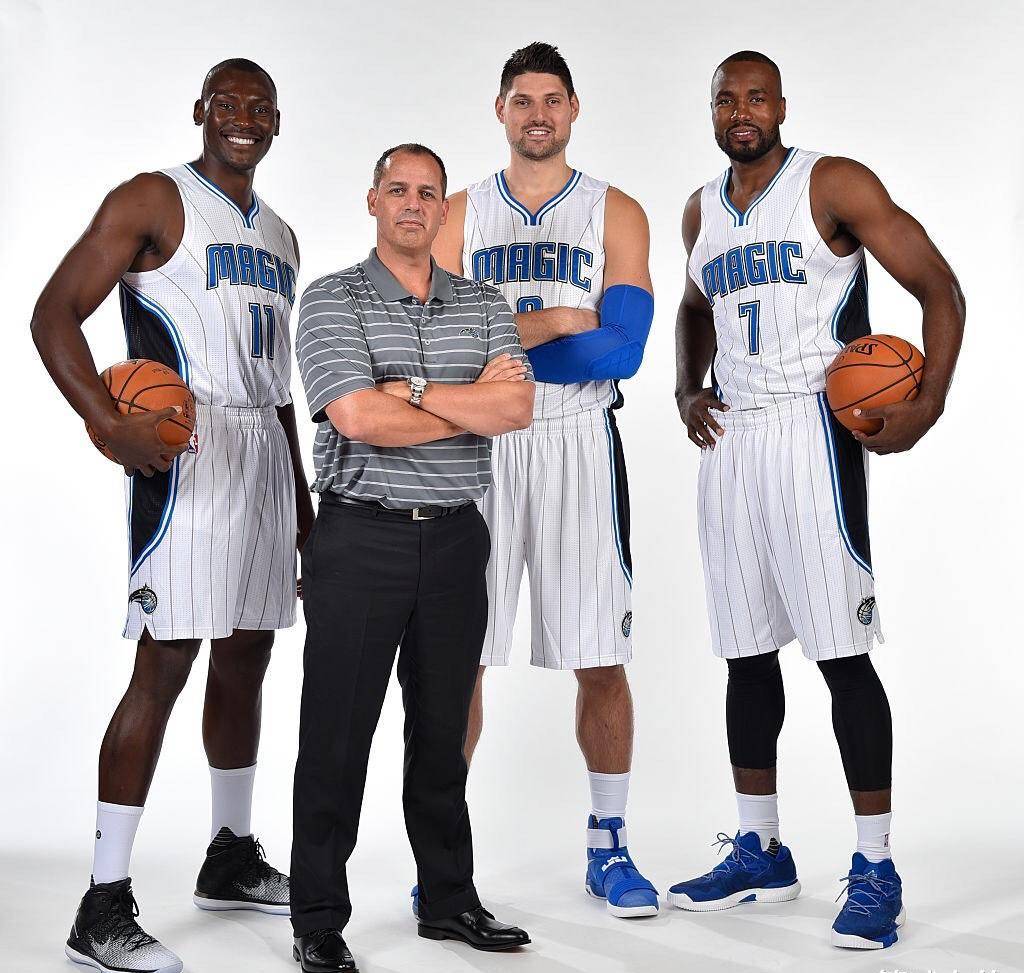 了马里奥-赫佐尼亚,甚至到了16年的夏天魔术又补强了伊巴卡和比永博