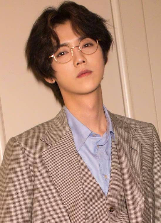 胡歌终于对"锡纸烫"下手了,与鹿晗同款,却一点也不"娘"_发型_时候