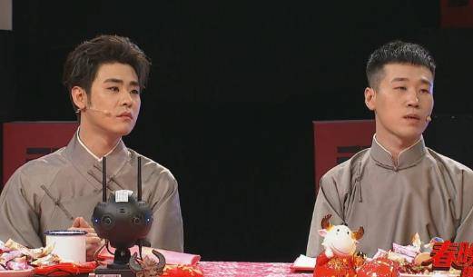 张云雷做客电视出镜,被苗霖夸的不好意思,喜提夸夸群群主称号_杨九郎