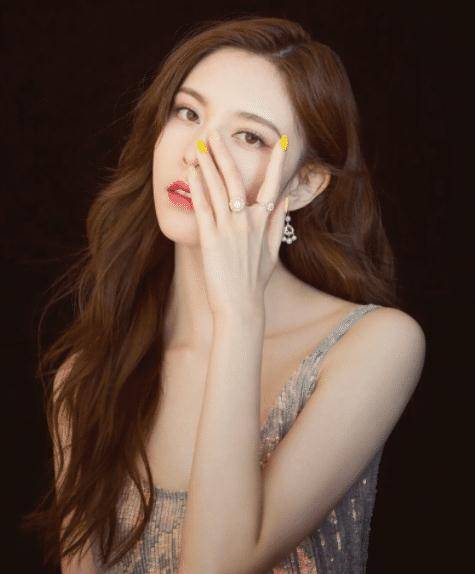 张一山参加节目还表示自己现在是单身,2023年宋妍霏被拍到和赵志伟