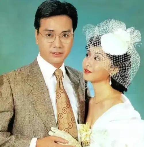 伍卫国痴恋刘晓庆5年,分手后难忘旧情,年近70依然单身!