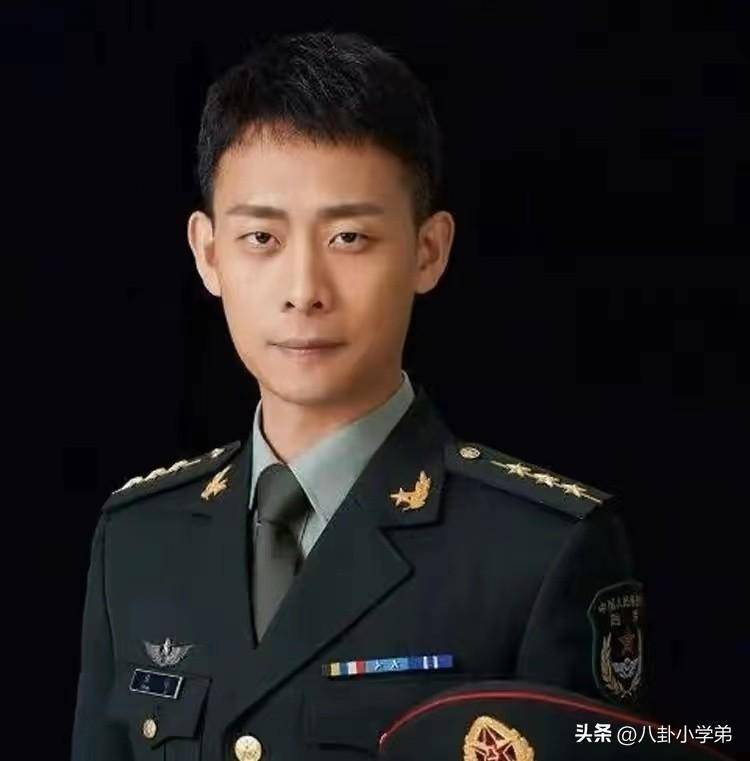 油頭粉面就別演警察了,這4位男演員告訴你,什麼才是真正的警魂_石兆琪