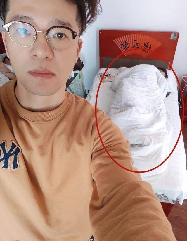 德云社师爷谢金发文,晒李鹤东床照引热议,师爷又开始调皮了_搭档_观众