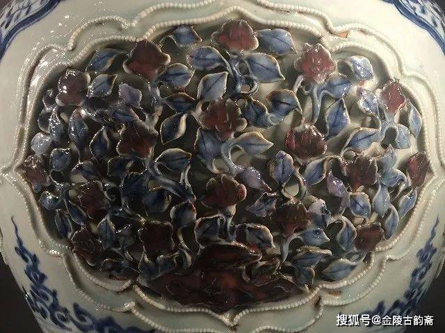 中国　青花　花卉文　双象耳瓶　N　R5711B A superb and exceptionally rare blue and white 'floral' moon