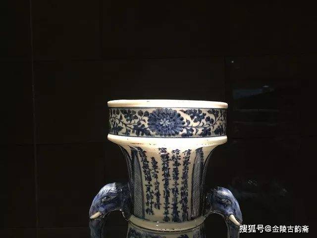 中国　青花　花卉文　双象耳瓶　N　R5711B 中国 青花 花卉文 双象耳瓶 N R5711B
