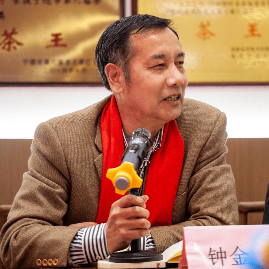 市茶产业发展领导小组副组长蓝进和,太姥山镇镇长李修意,福鼎市茶产业