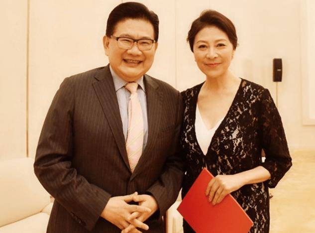 刚生下女儿就被丈夫抛弃,女儿是她的骄傲被张嘉译带红_岳红_观众_演技
