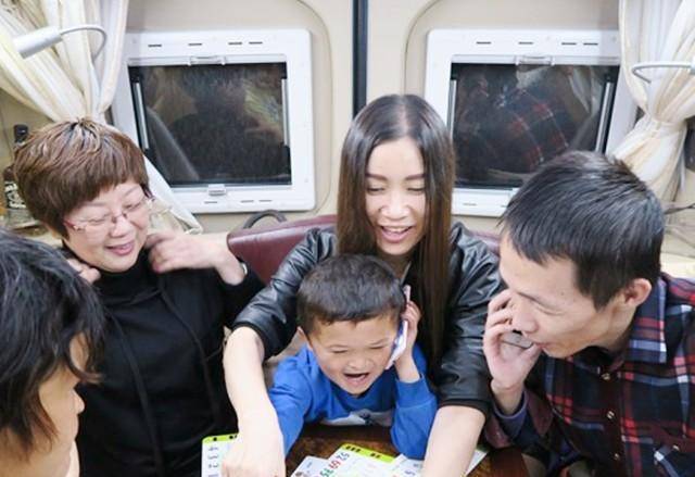 2018年撞脸马云的四川小伙,决定留杭州打工,直言:不见马云不走_新平_