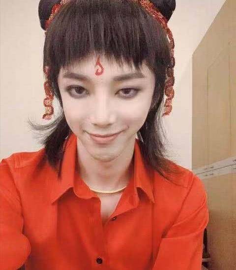 华晨宇cos哪吒惟妙惟肖,小编却发现了一个小瑕疵_动画人物_观众们