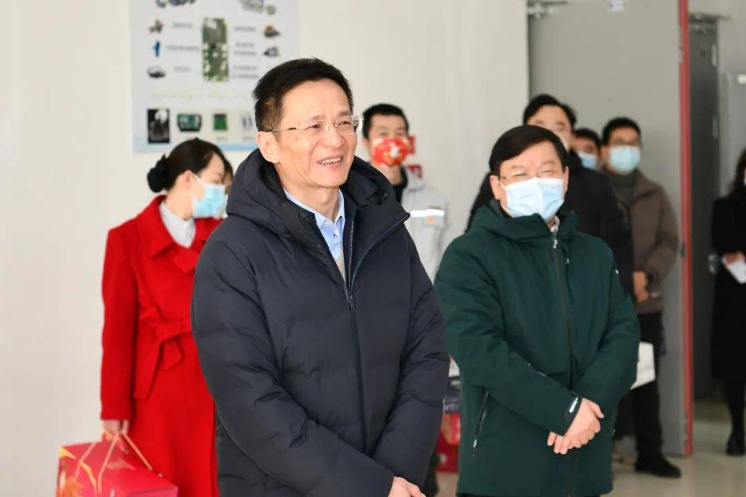 黄伟慰问东风商用车优秀科技人才_技术_中心_贡献