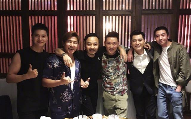 小五官宣新恋情,天天兄弟无人送祝福,至上励合只有他一人点赞!