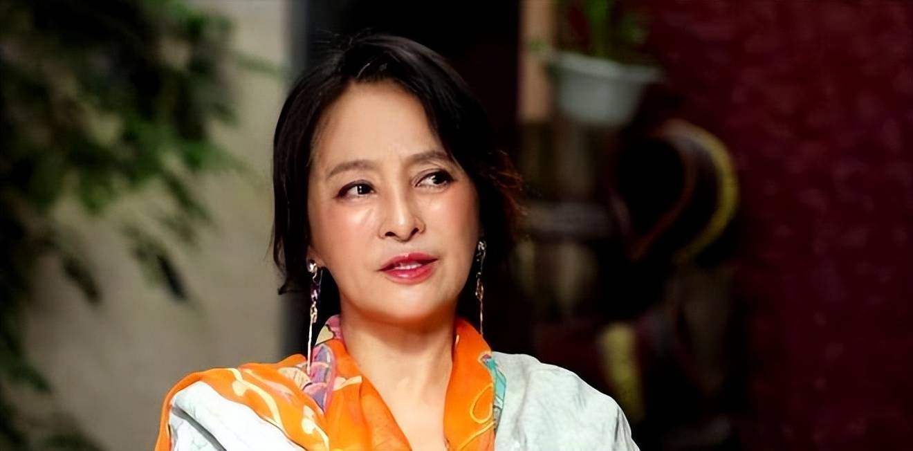 3次嫁给外国人,3次被抛弃,李勤勤为什么讨厌交往中国人?