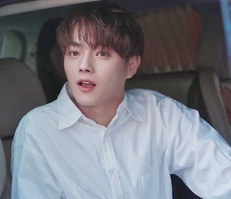 本不相信发型会影响颜值,看到许凯板寸头,网友:简直是盛世美颜_造型