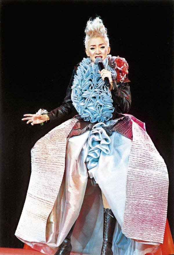 性格豪爽,交友广泛,揭秘影响梅艳芳一生的3位重要朋友