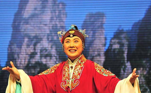 京剧不应靠拖腔,洒狗血,唱高腔,耍绝活来获取观众一声声叫好_剧情