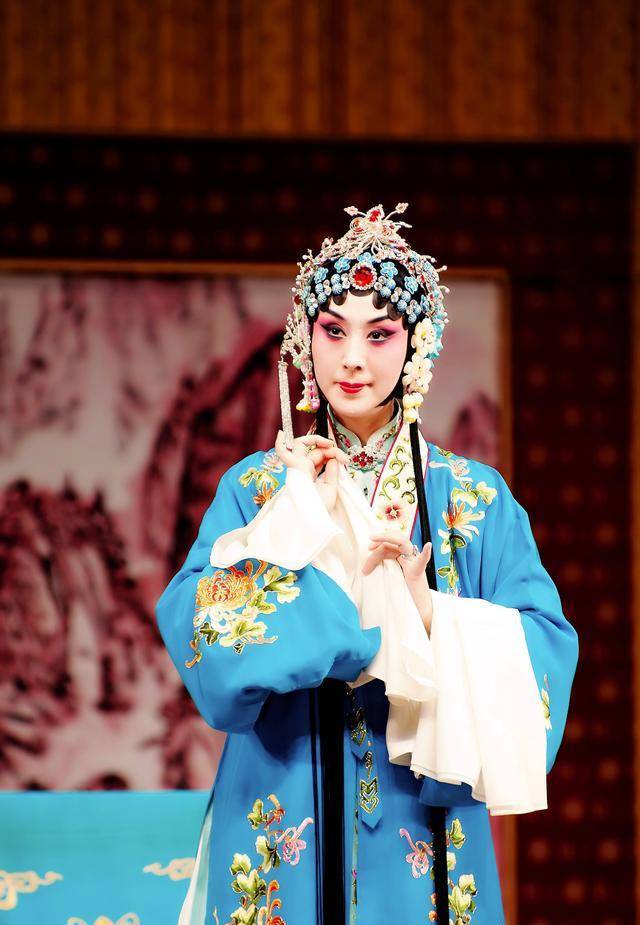京剧还真有许多的好演员,王越上海演出很成功,观众直言多来几次_名家