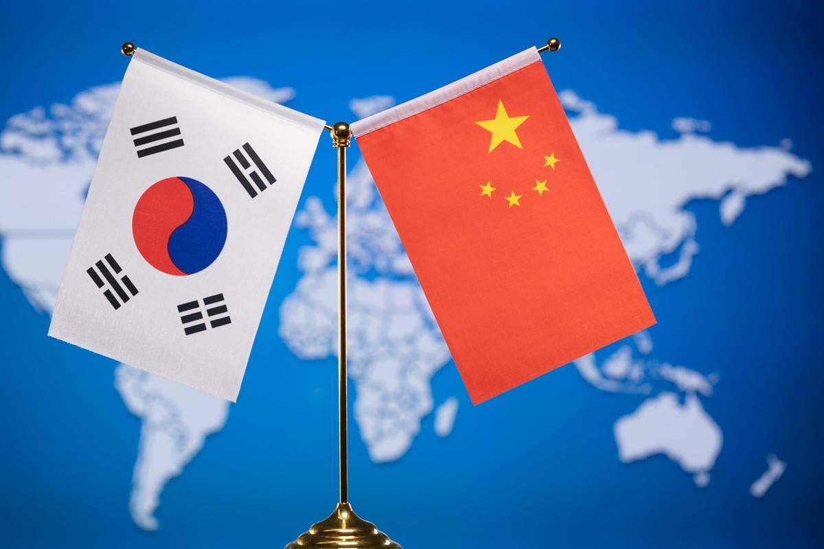 韩国国旗和中国国旗韩国的这种做法没有任何诚意可言